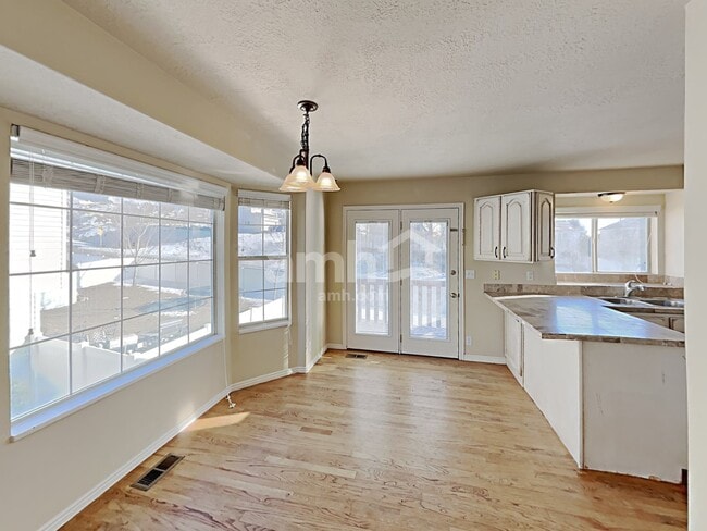 Photo - 1302 E 3125 N