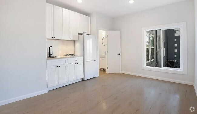 Building Photo - 8th St Rental