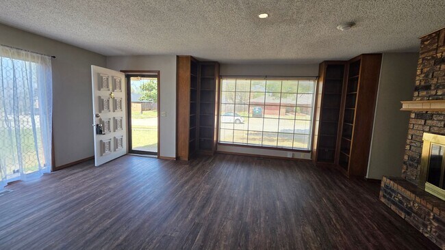 Photo - Wonderful 2 Bedroom Duplex in Bethany!  $1250 Per Month!