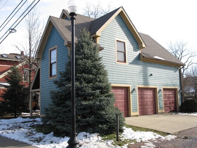 Photo - 517 E Saint Clair St Unit Carriage House