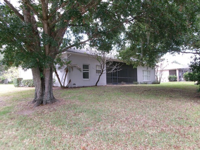 12415 Lake Valley Dr