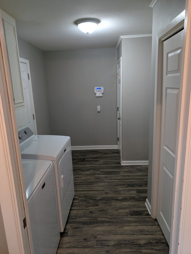 Photo - 204 Ralph St