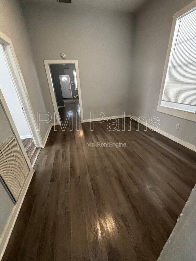 Photo - 2320 W Walnut St