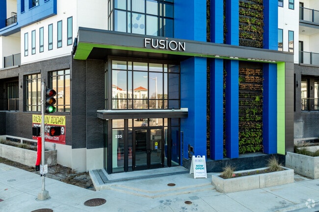 Entrada - Fusion at Neon