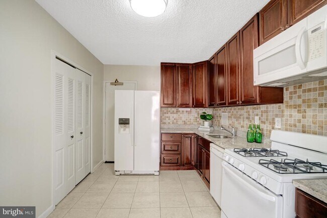 Photo - 3705 S George Mason Dr Unit 2504S
