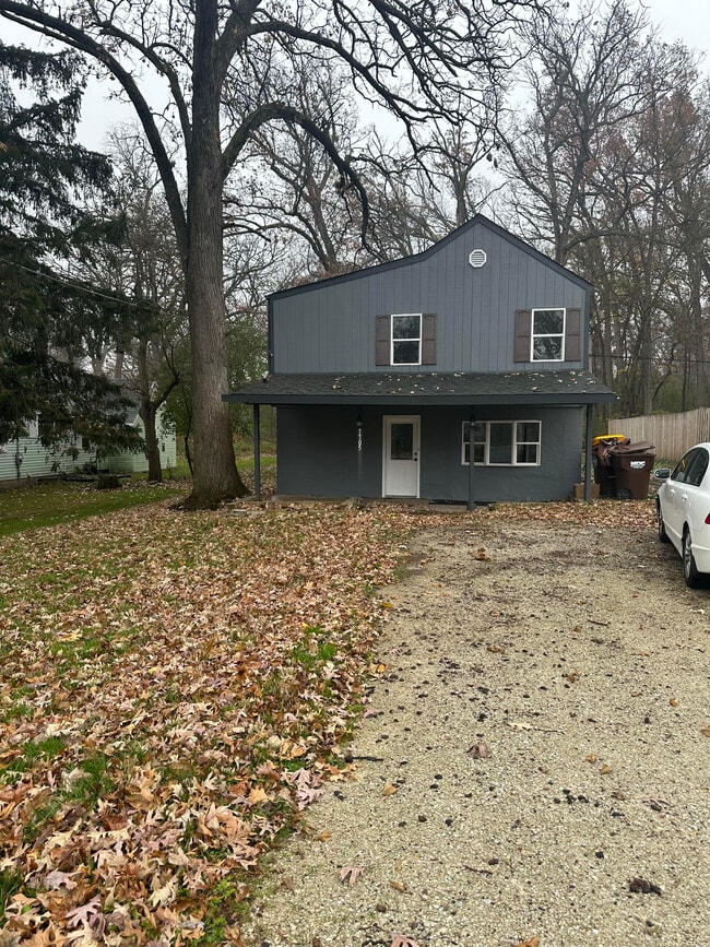 7705 Oakwood Dr Rental For Rent in Wonder Lake, IL