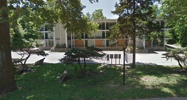Building Photo - 1BR/1BA West Campus - Short distance to Mi... Unit 308