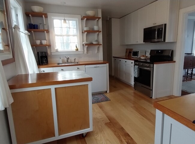 Photo - 10 Pine Point Rd