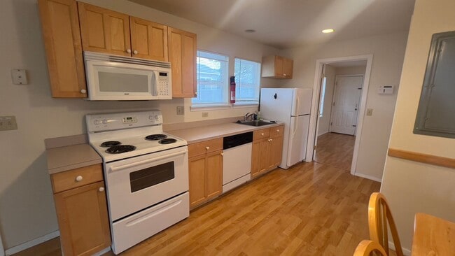 Photo - 1860 Beach Dr Unidad #2