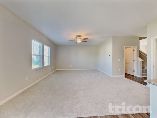 Photo - 152 Gladstone Loop