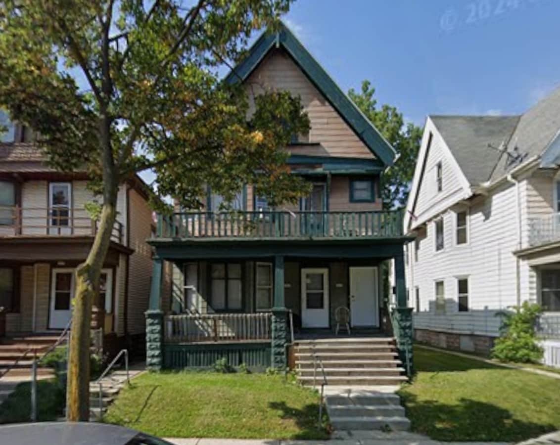 2413 N 37th St - 2413 N 37th St Unit Upper