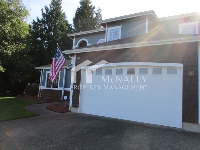 Building Photo - Modern 3-Bedroom, 2.5 Bath Home in a Point Richmond Ridge Cul-de-Sac