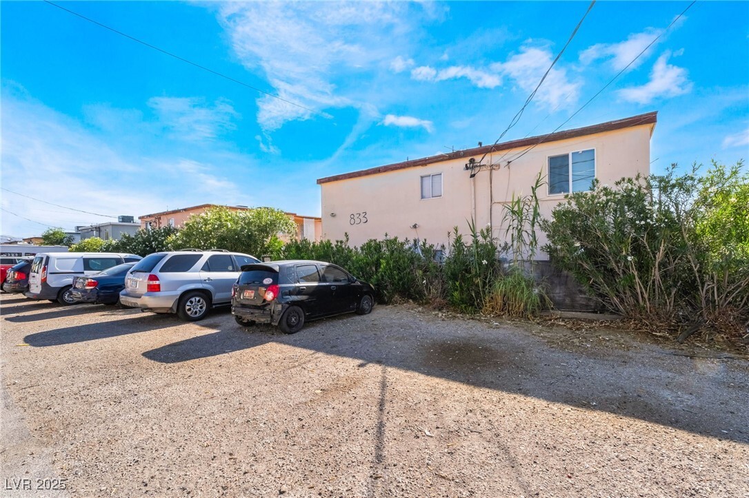 Photo - 833 N Bruce St