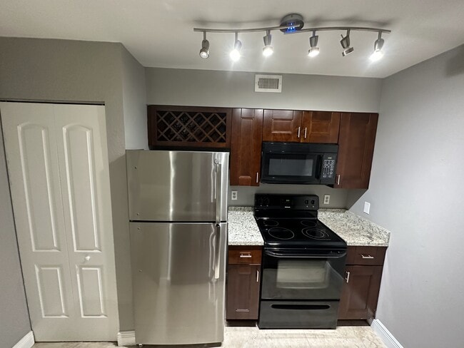 Photo - 2811 N Oakland Forest Dr