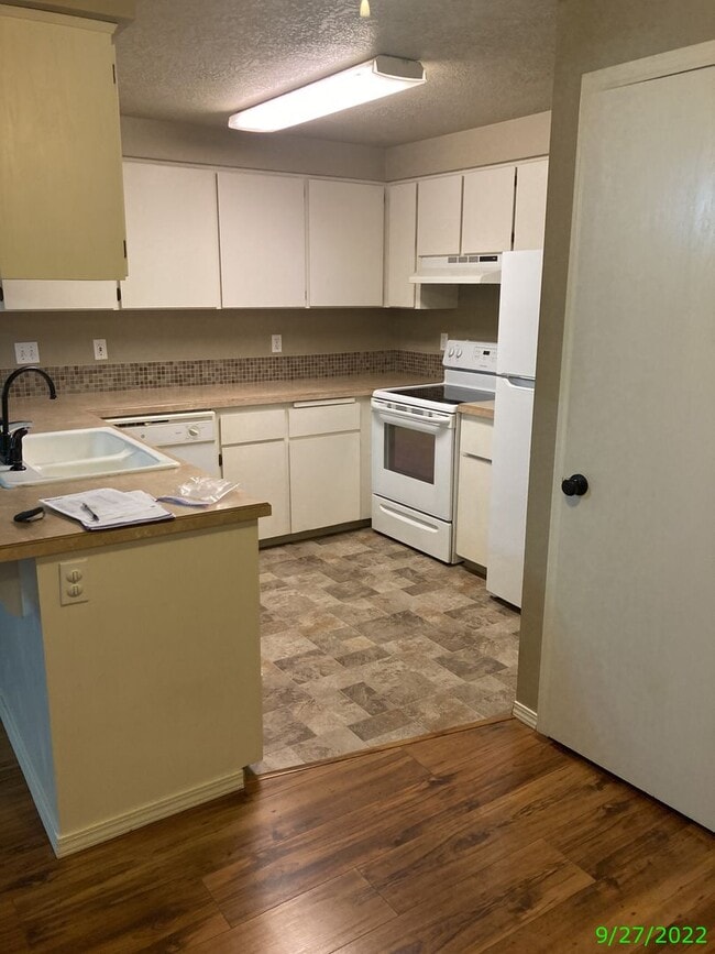 Photo - 1590 SW Harbor Dr