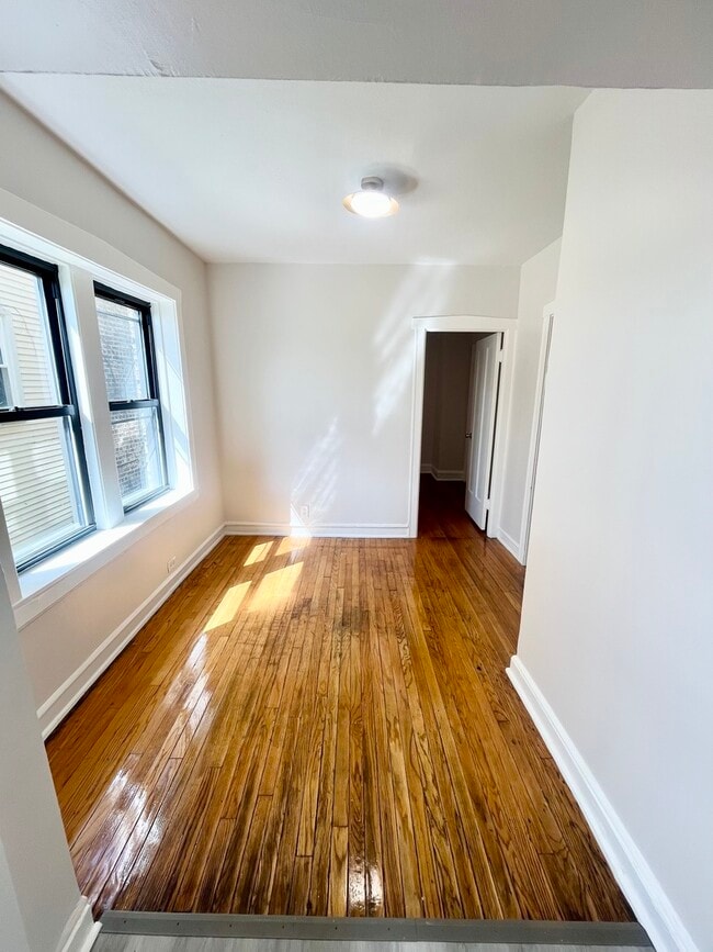 Photo - 1329 N Lorel Ave Unit 1W