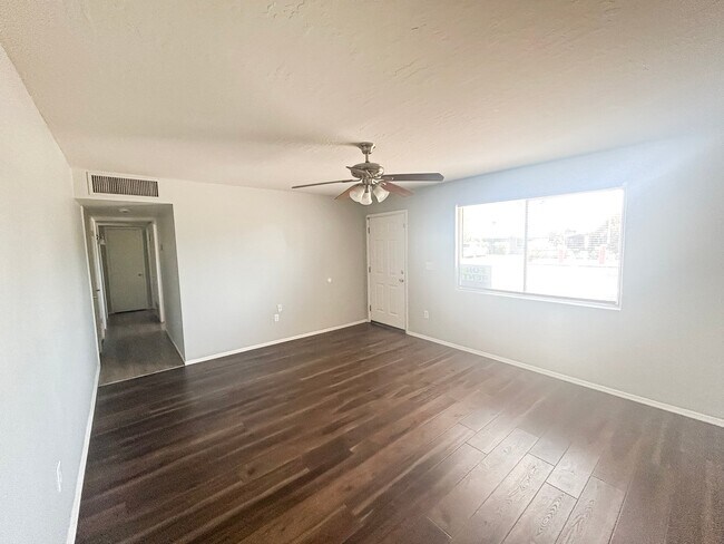 Photo - 1452 W 6th Dr