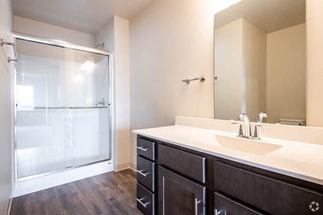 1BR, 2BA - 962SF