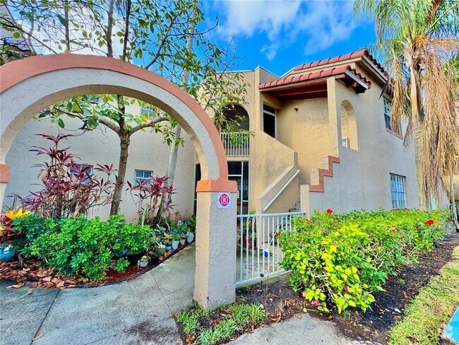 Building Photo - 8734 SW 3rd St Unit 204 Rental