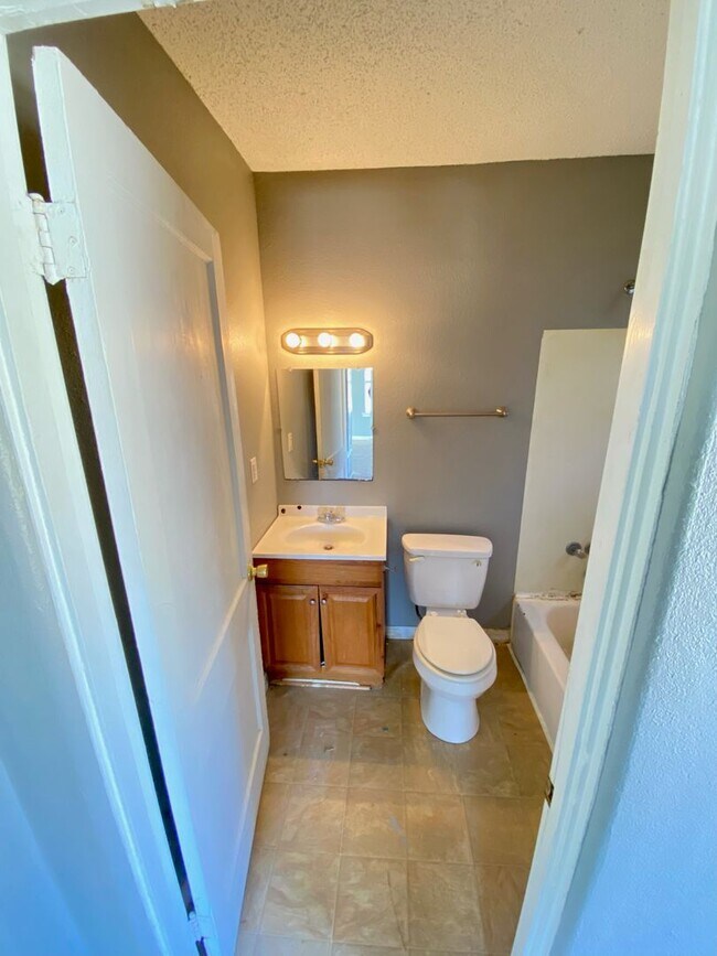 Photo - Bossier 2 bed 1 Bath Town home - Housing v...