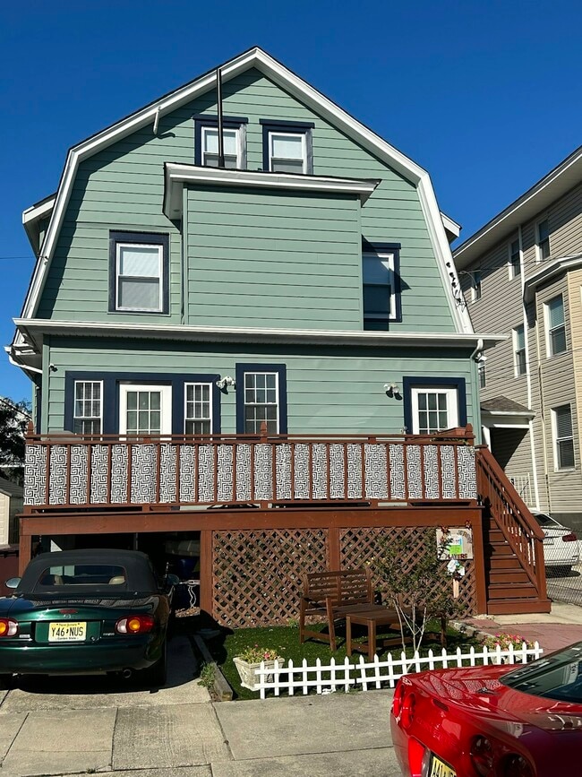 Building Photo - 25 S Oakland Ave Unit Lower Level