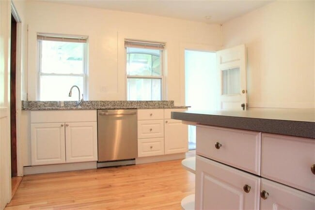 Building Photo - 95 Lexington Ave Unit 4 Rental