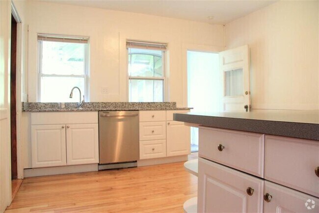 Building Photo - 95 Lexington Ave Unit 4 Rental