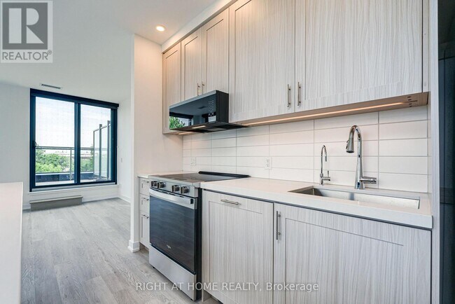 Photo - 2946 Dundas St W Unit 408