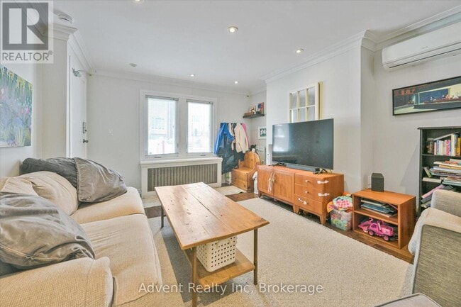 Photo - 63 Burnaby Blvd Unit MAIN FLOOR