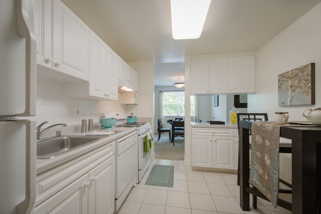 Amberleigh Apartments For Rent in Fairfax, VA | ForRent.com