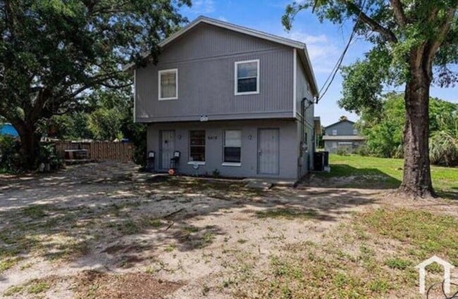 Building Photo - 6412 Diamond St