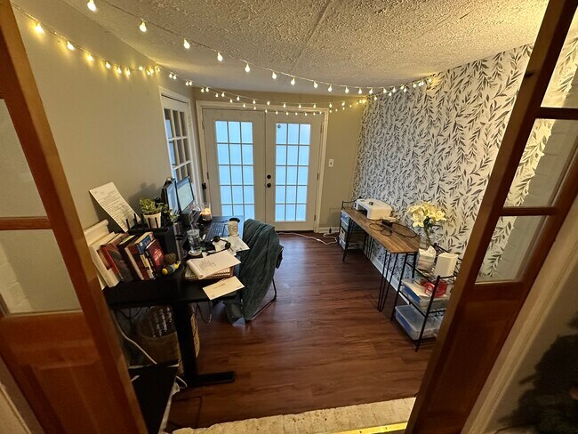 Photo - 137 Holmes Cir