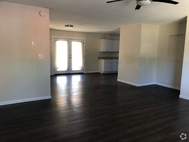 Building Photo - 2756 N Kings Hwy S Rental