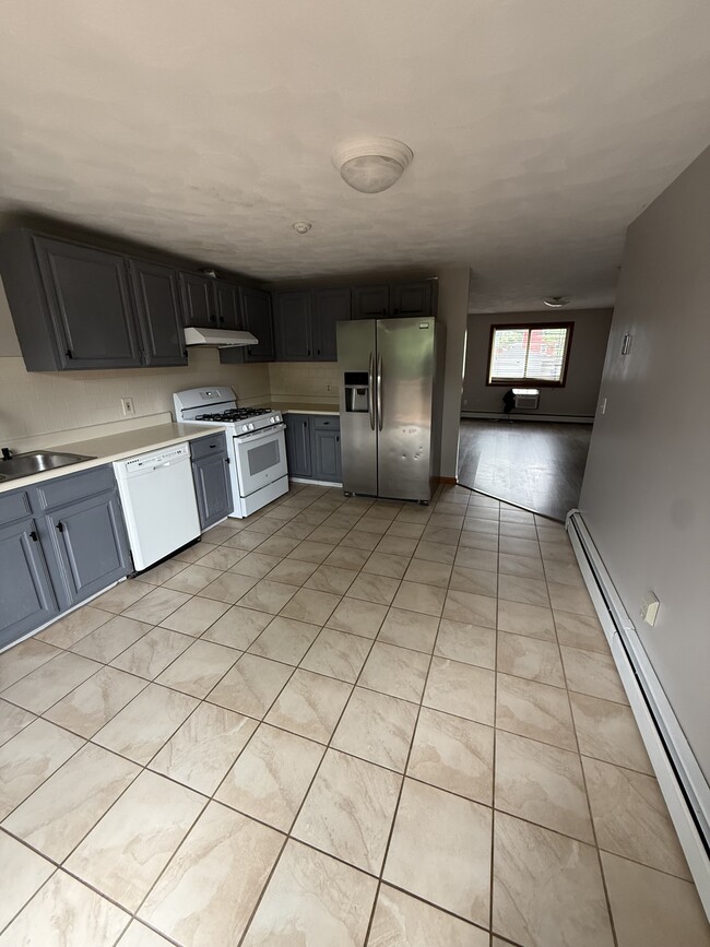 Photo - 15 Burns St Unit Spacious 2Bedroom 2