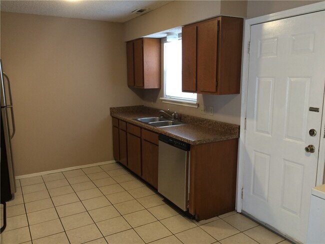Photo - 1057 W Eagle St