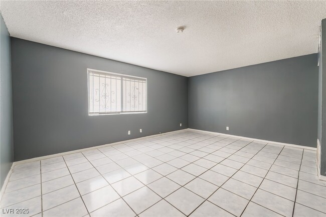 Photo - 833 N Bruce St