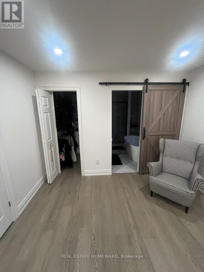 Photo - 932 Elgin St