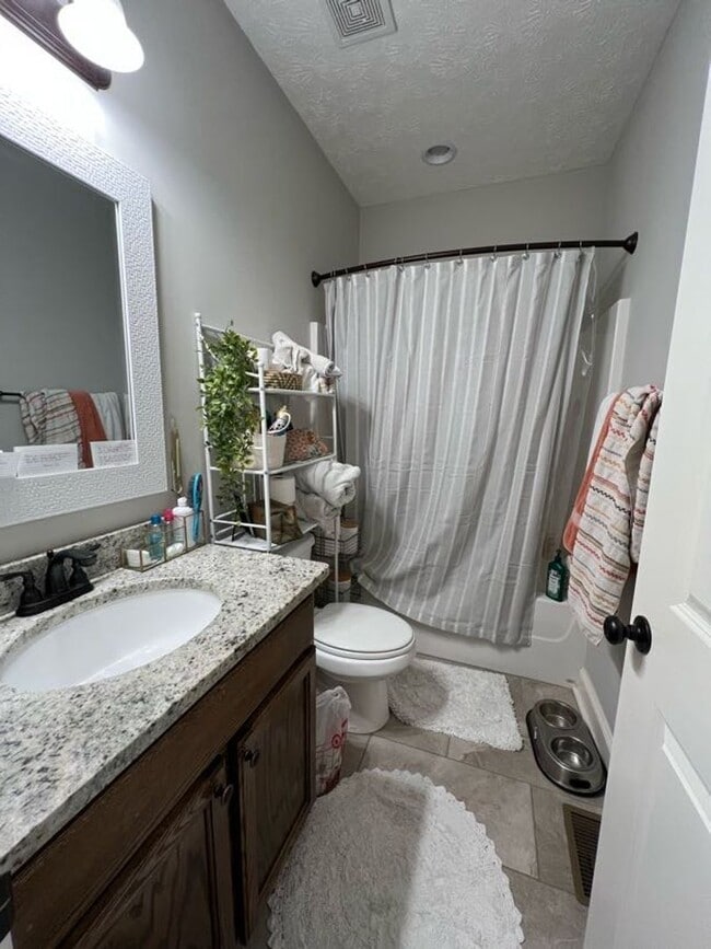 Photo - Updated Duplex in Auburn!