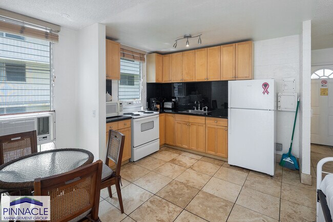 Photo - 240 Lili?uokalani Ave Unit 402