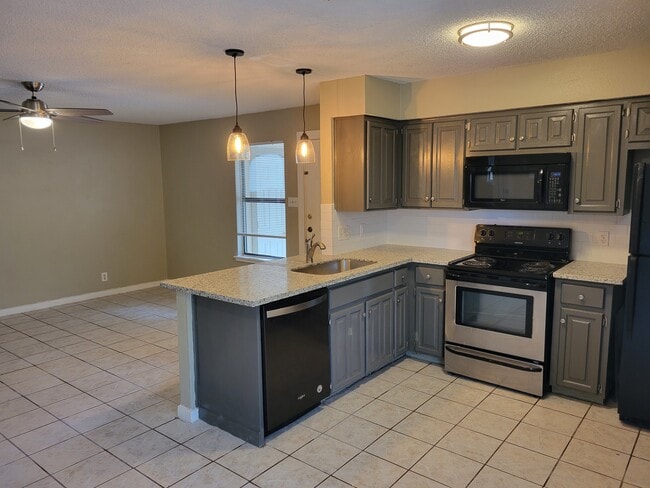 Building Photo - 20700 Bonanza Unit A