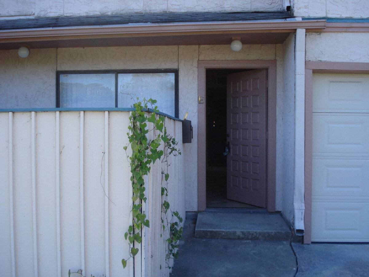 2725 Santa Fe Unit E - 2/Bed 2.5/Bath - $1... - 2725 Santa Fe Unit E - 2/Bed 2.5/Bath - $1... Casa