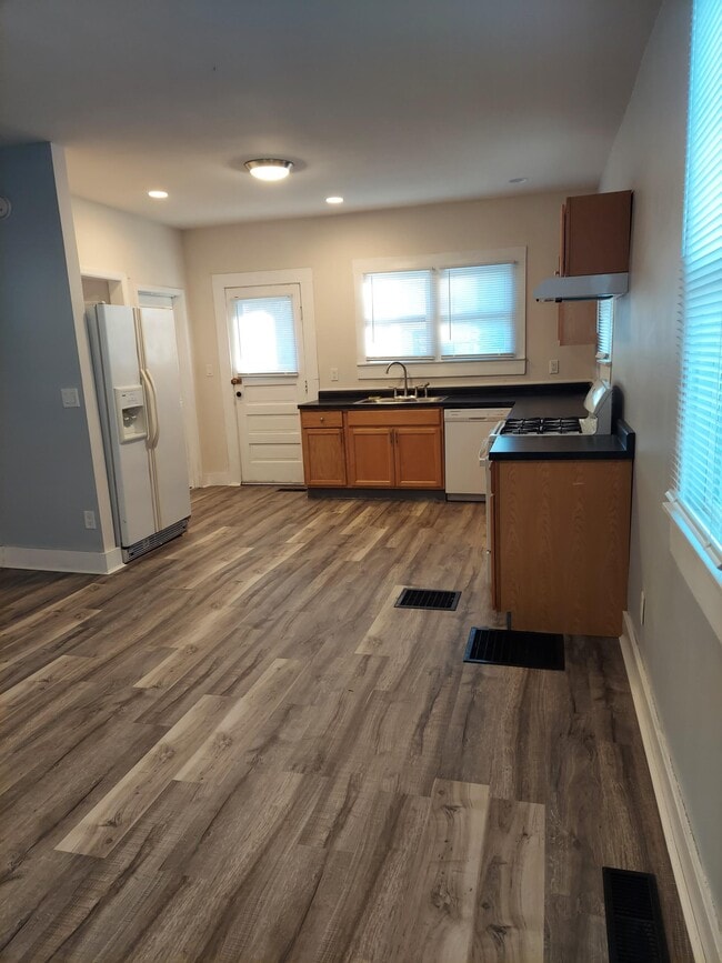 Photo - 211 E Wilson St