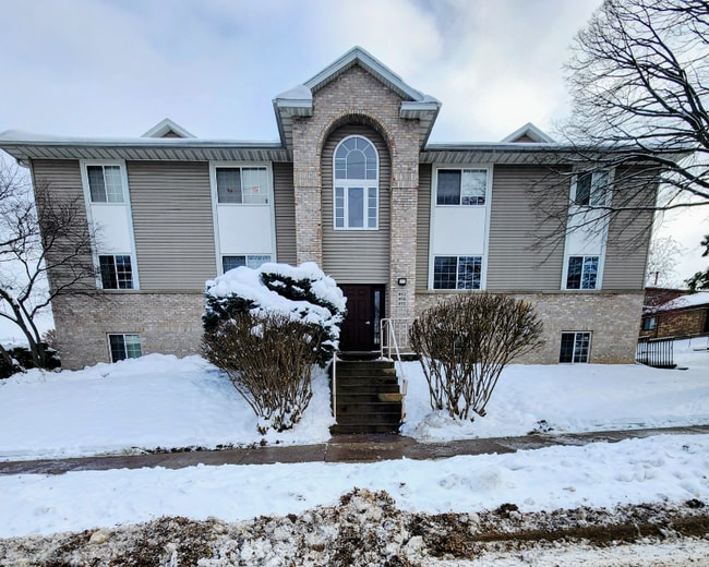 Building Photo - 460 Peterson St