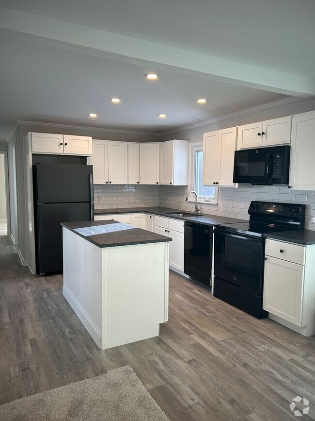 Building Photo - Newly Renovated, Two Bedroom House for Ren...