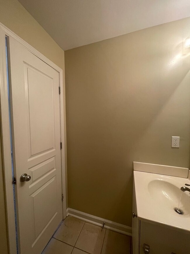 Photo - 17-1728 J&amp;S Unit 17-1728 - C