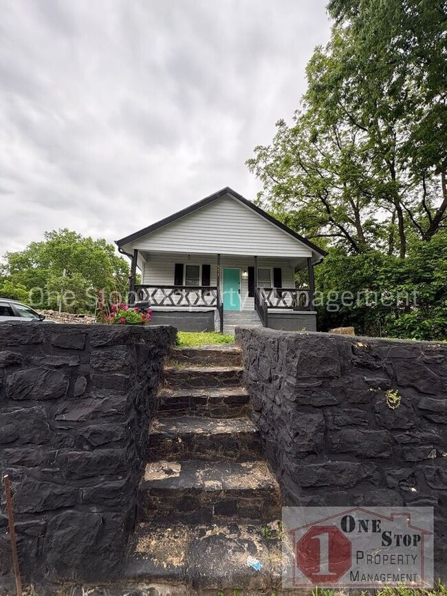 Building Photo - Beautiful 3 Bedroom 2 Bathroom in Kansas City!