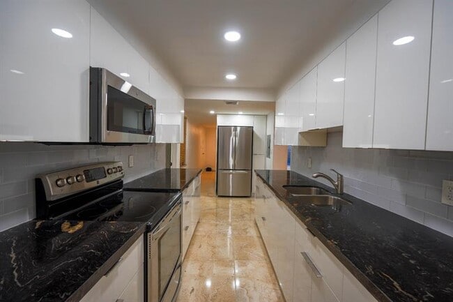 Building Photo - 1075 92nd St Unit 201 Rental