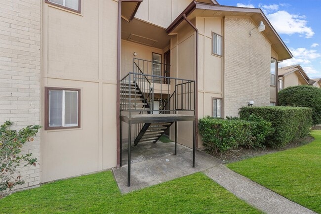 Building Photo - 9221 Imogene St Unit True