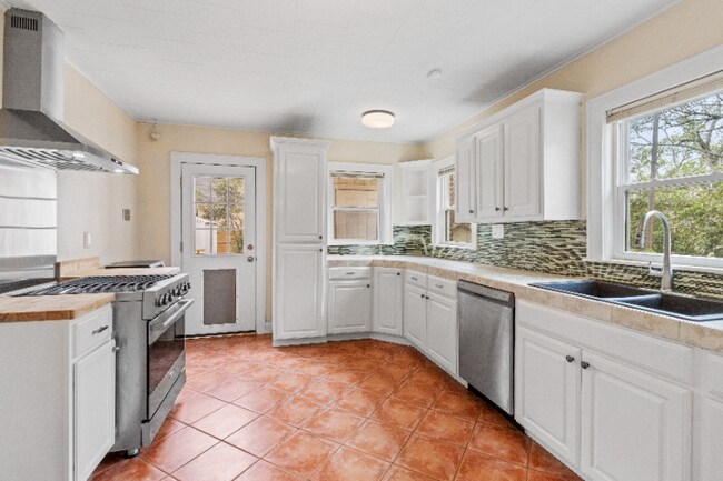 Photo - 315 E 1st St