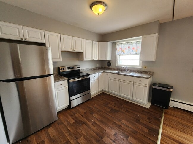 Building Photo - 96 S Hamilton St Unit A8